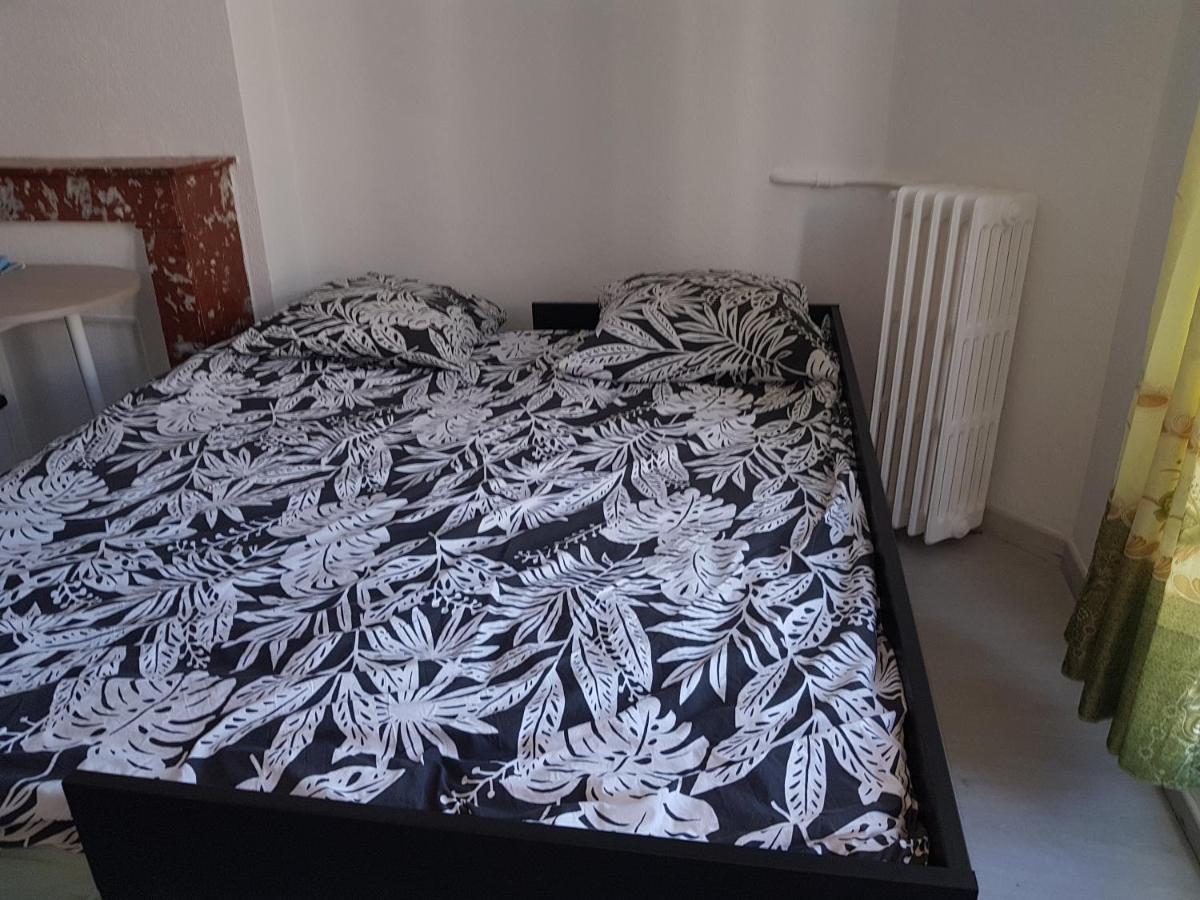 Studio With Sea View For 2 People Τουλόν Εξωτερικό φωτογραφία