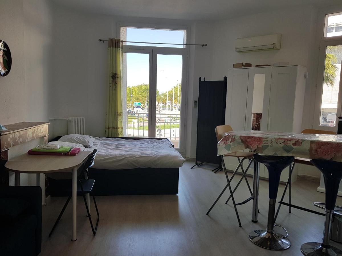 Studio With Sea View For 2 People Τουλόν Εξωτερικό φωτογραφία